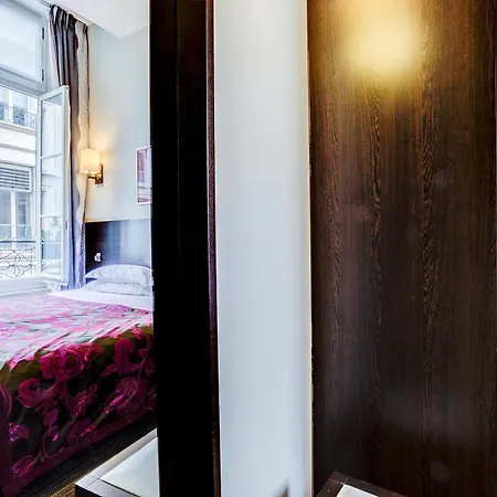 Louvre Opera Szálloda 3*
