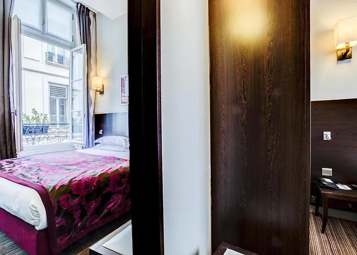 Louvre Opera ホテル 3*
